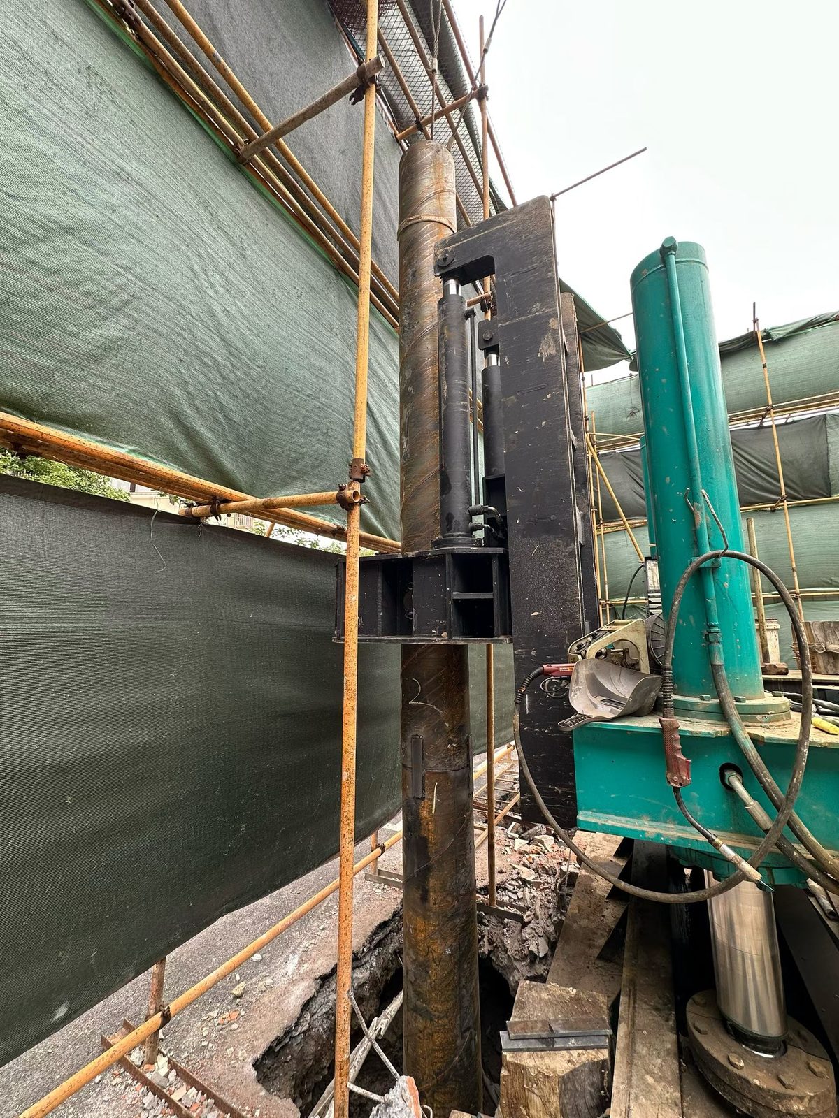 Pile clamping detail