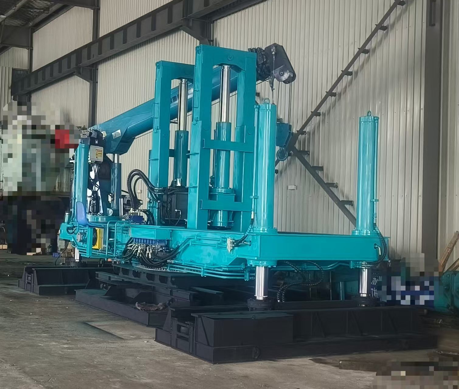 CFZYJ low-headroom static pile driver in the workshop
